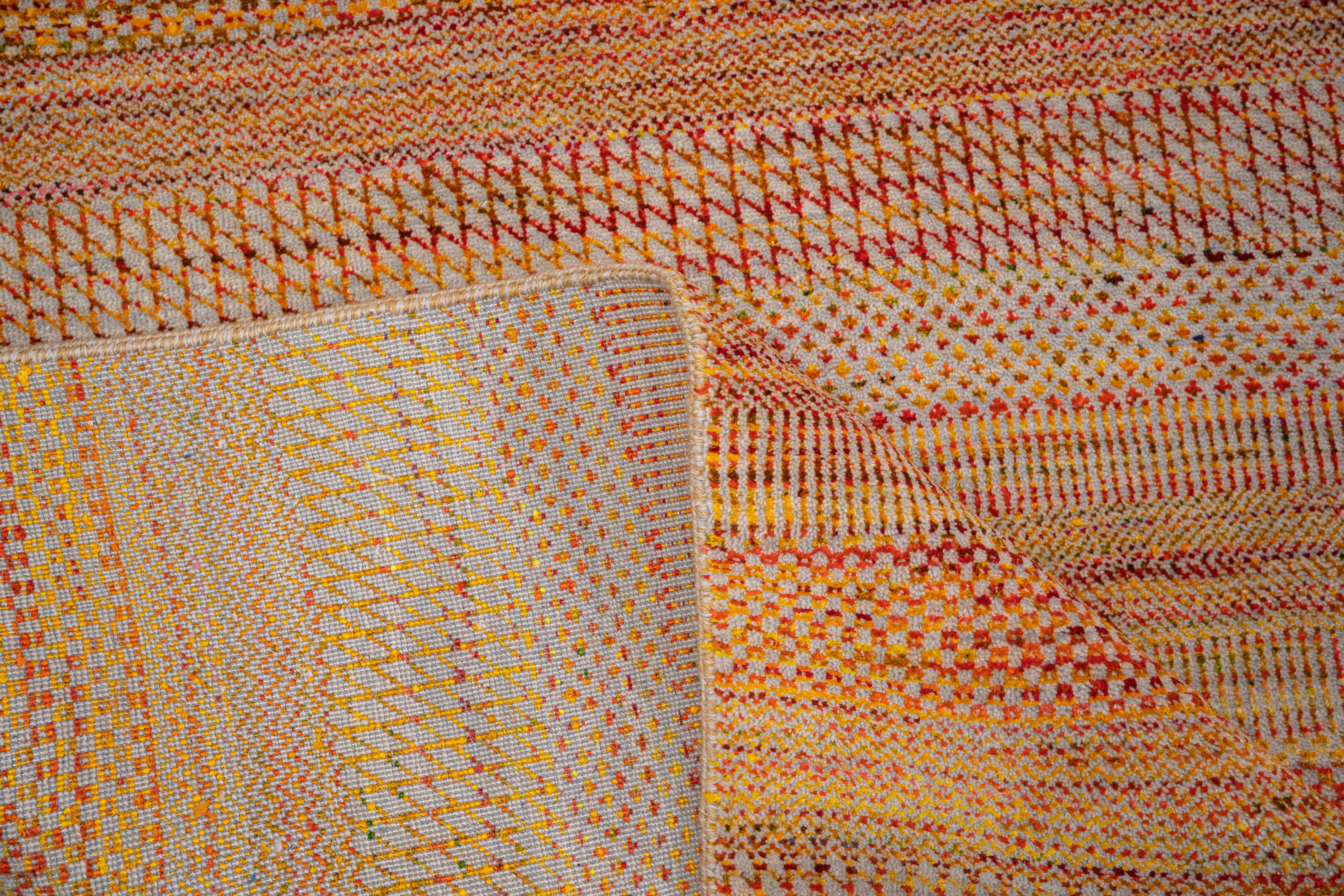 Handknotted Carpet, DIA - 3318 MCN